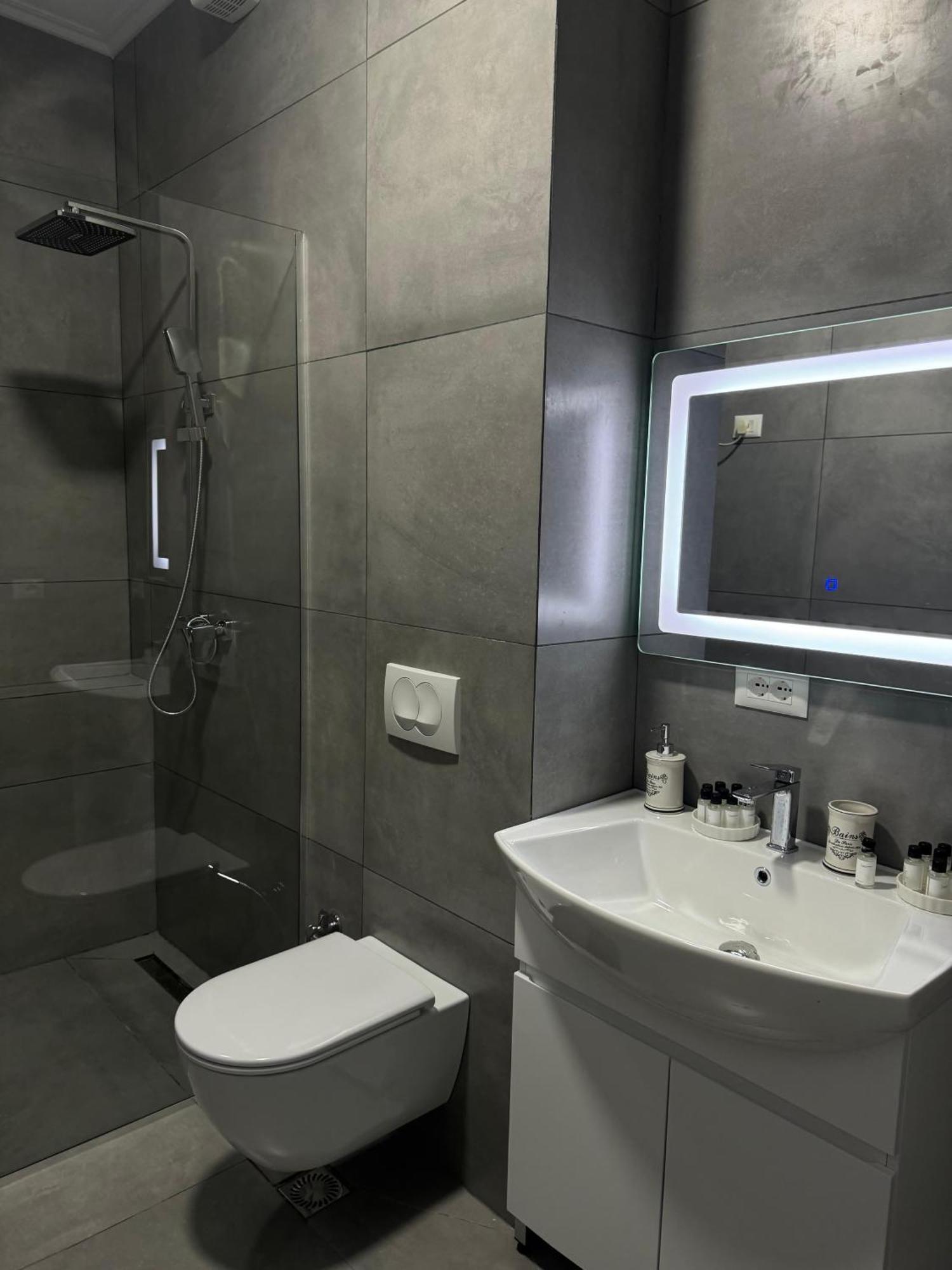 Sun Tower Luxury Suite-View From Of Tirana Center Exterior foto