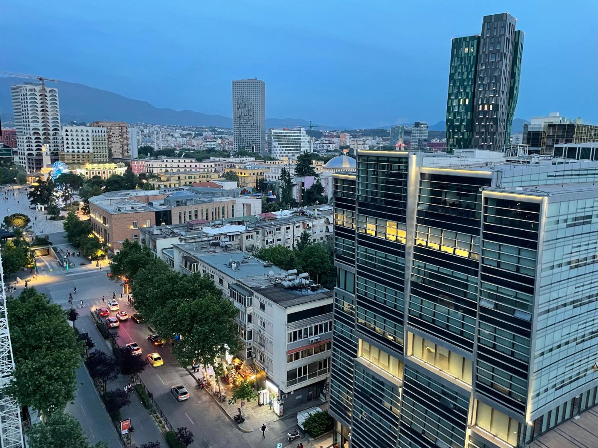 Sun Tower Luxury Suite-View From Of Tirana Center Exterior foto
